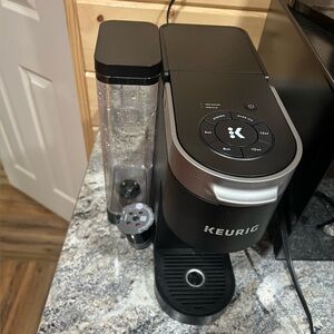 K-Supreme Keurig with pod organizer